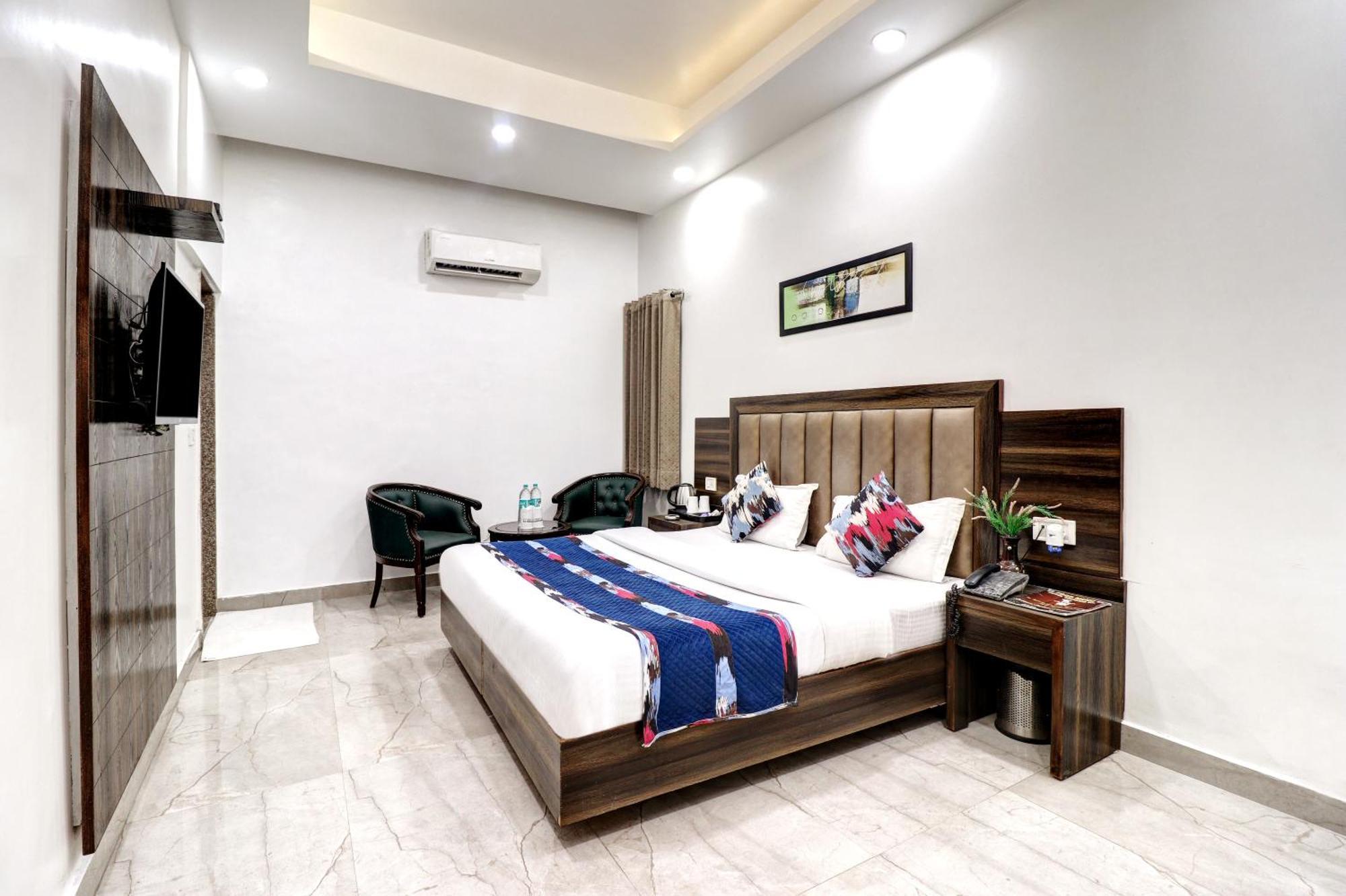 Hotel Emporio Dx - New Delhi Railway Station - Paharganj Exteriör bild