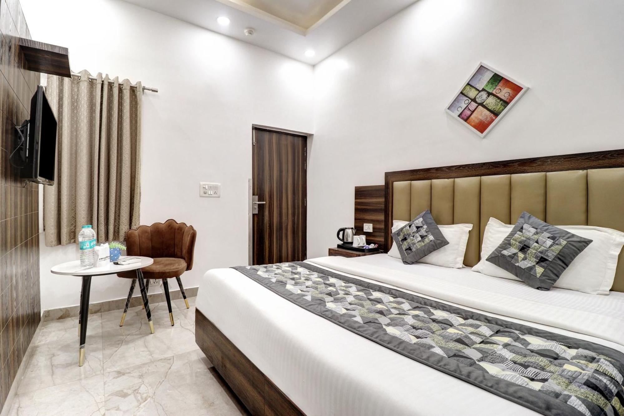 Hotel Emporio Dx - New Delhi Railway Station - Paharganj Exteriör bild