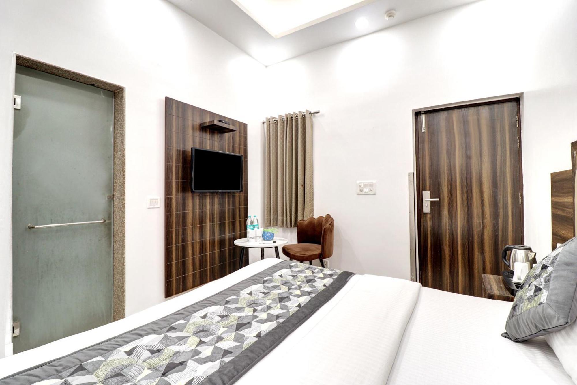 Hotel Emporio Dx - New Delhi Railway Station - Paharganj Exteriör bild